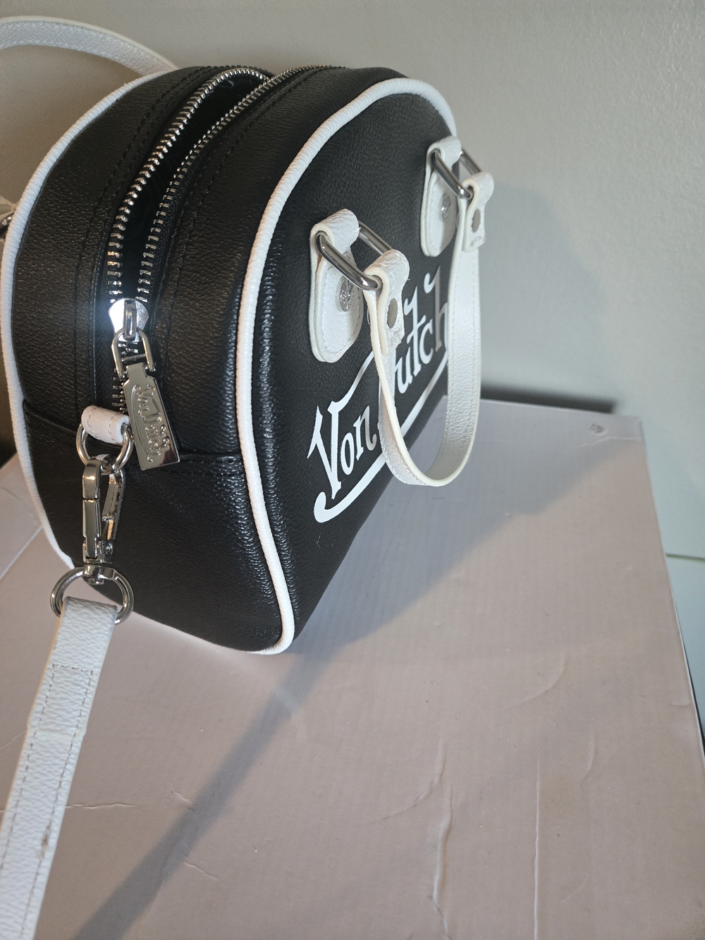 Von Dutch Black & White Mini Bolwling Crossbody Bag NEW - Picture 3 of 6